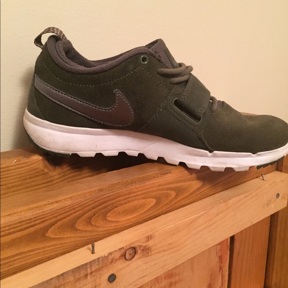 Nike Shoes - Dark green & white Nike’s